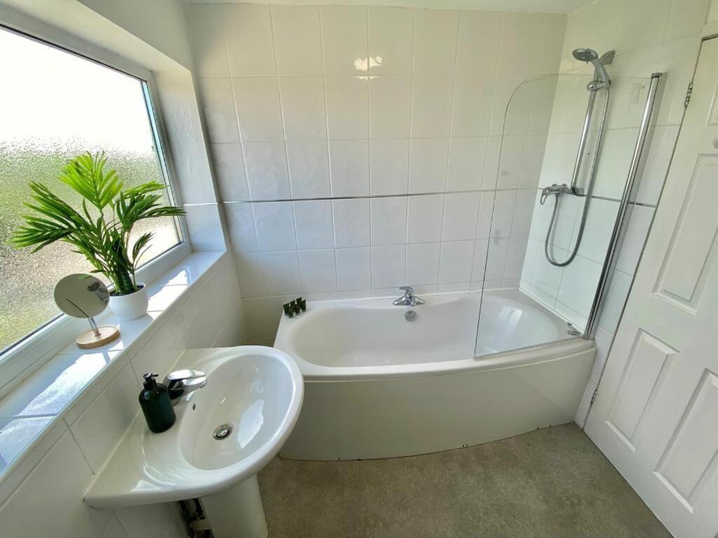 Coventry Huge 4Bed 2Bath Private Parking Nec By Empower Homes Exterior foto